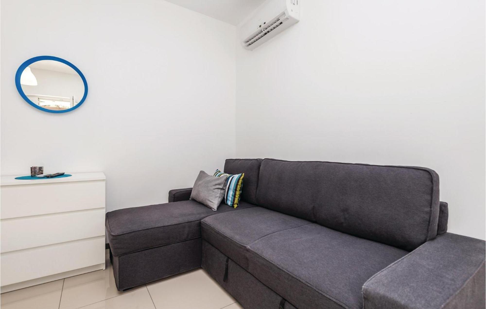 Nice Apartment In Mandre With Wifi Экстерьер фото