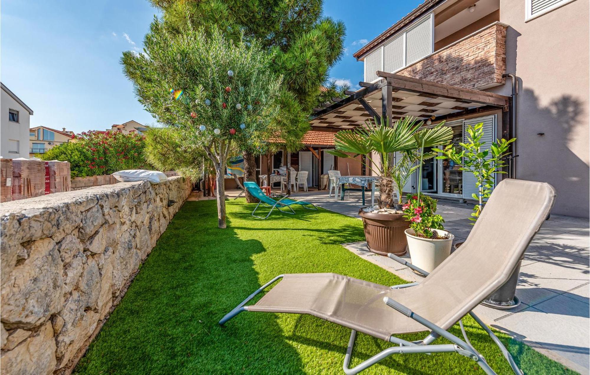 Nice Apartment In Mandre With Wifi Экстерьер фото